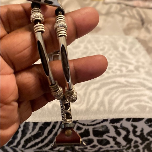 Assorted apple Watch Bands in Silver, Gold, and Brown - Picture 9 of 9